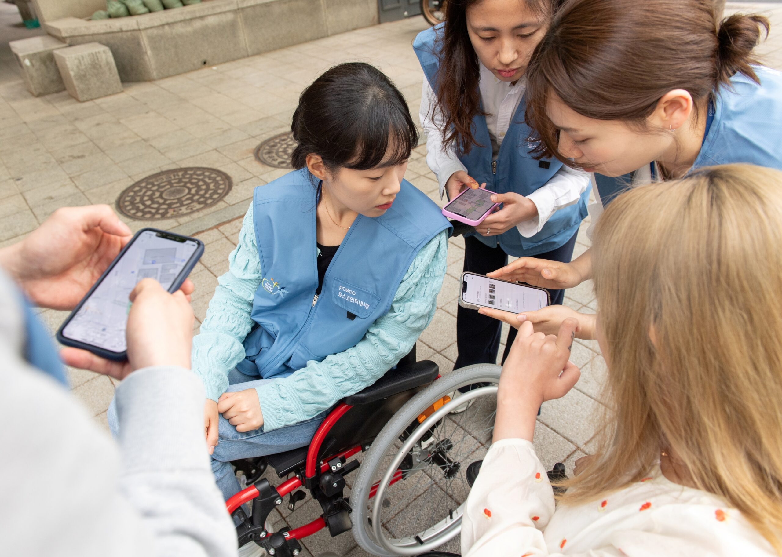 포스코인터내셔널, 휠체어 사용자의 자유로운 이동 도와